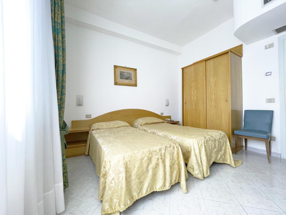 Hotel Reginella SantʼAgata sui Due Golfi Zewnętrze zdjęcie