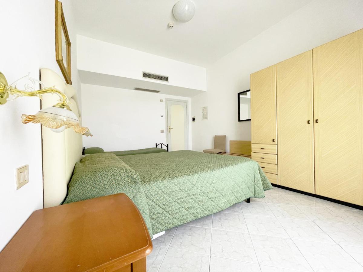 Hotel Reginella SantʼAgata sui Due Golfi Zewnętrze zdjęcie