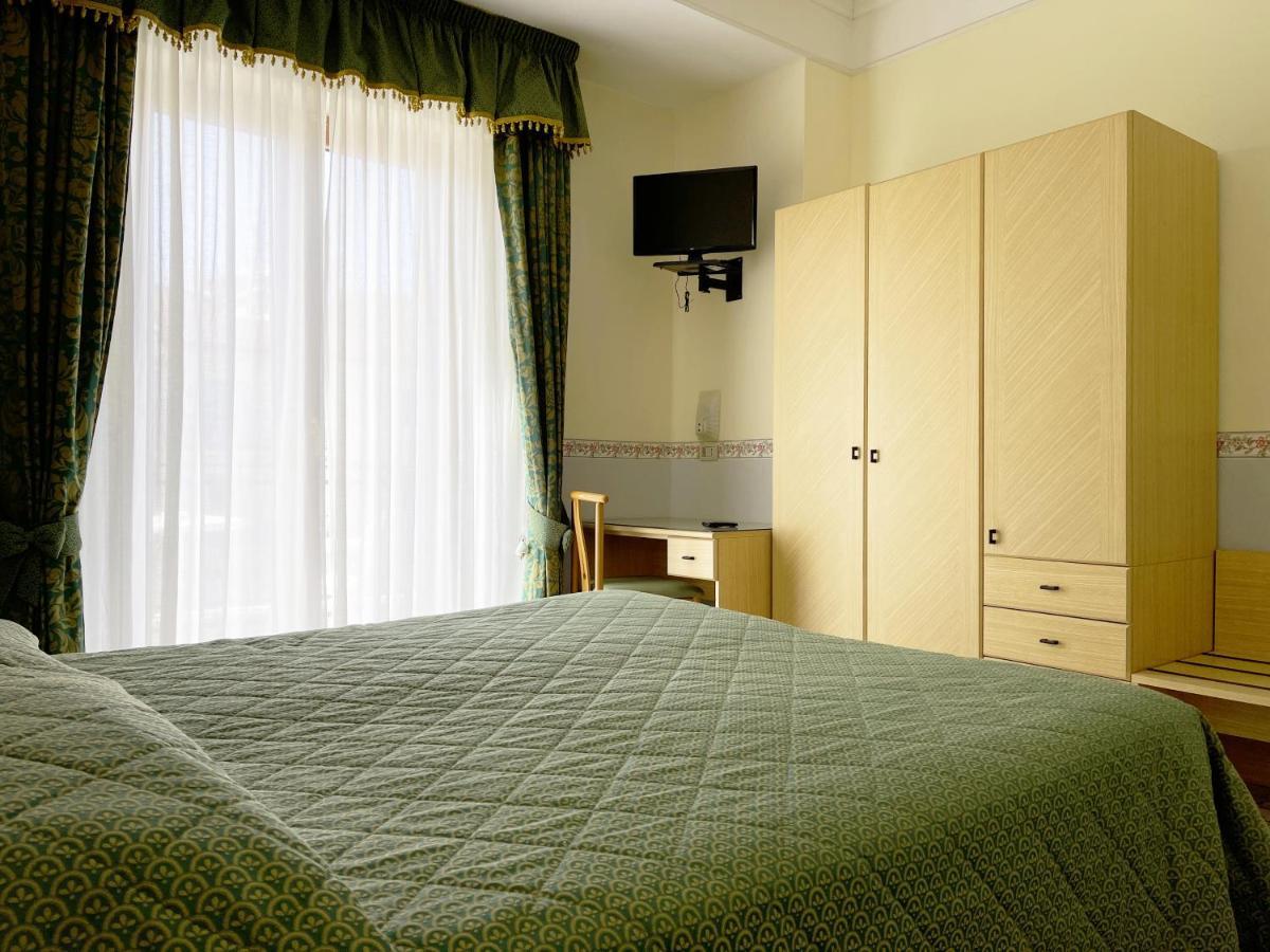Hotel Reginella SantʼAgata sui Due Golfi Zewnętrze zdjęcie