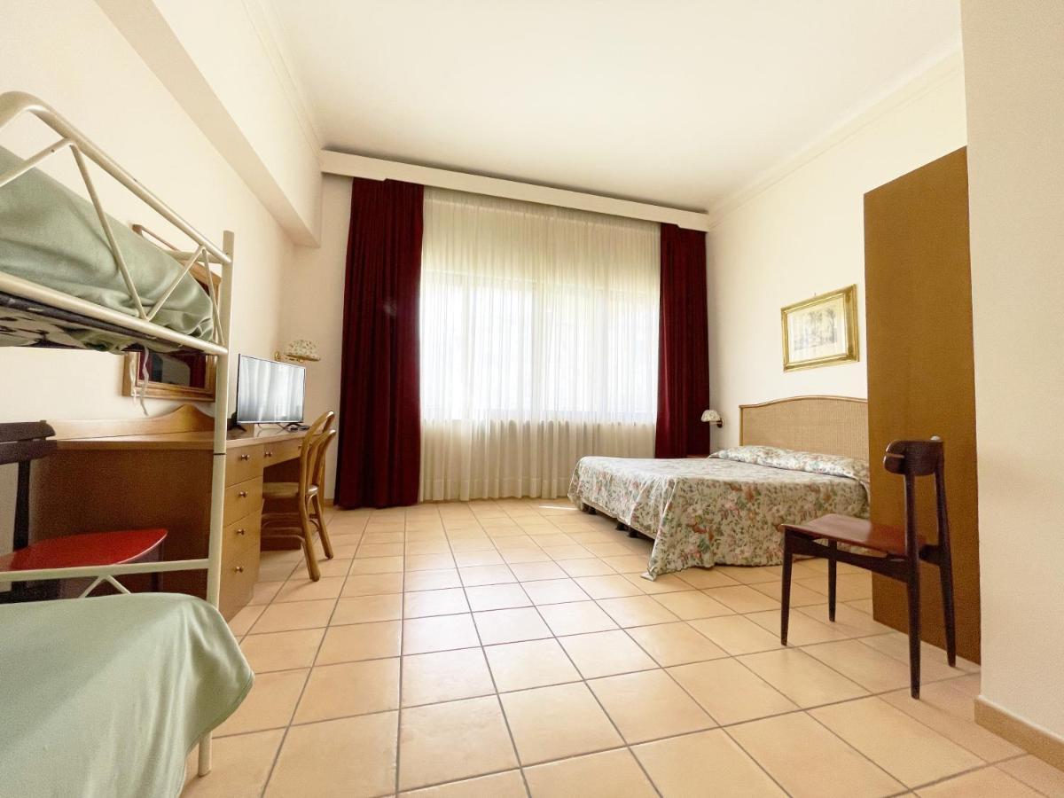 Hotel Reginella SantʼAgata sui Due Golfi Zewnętrze zdjęcie