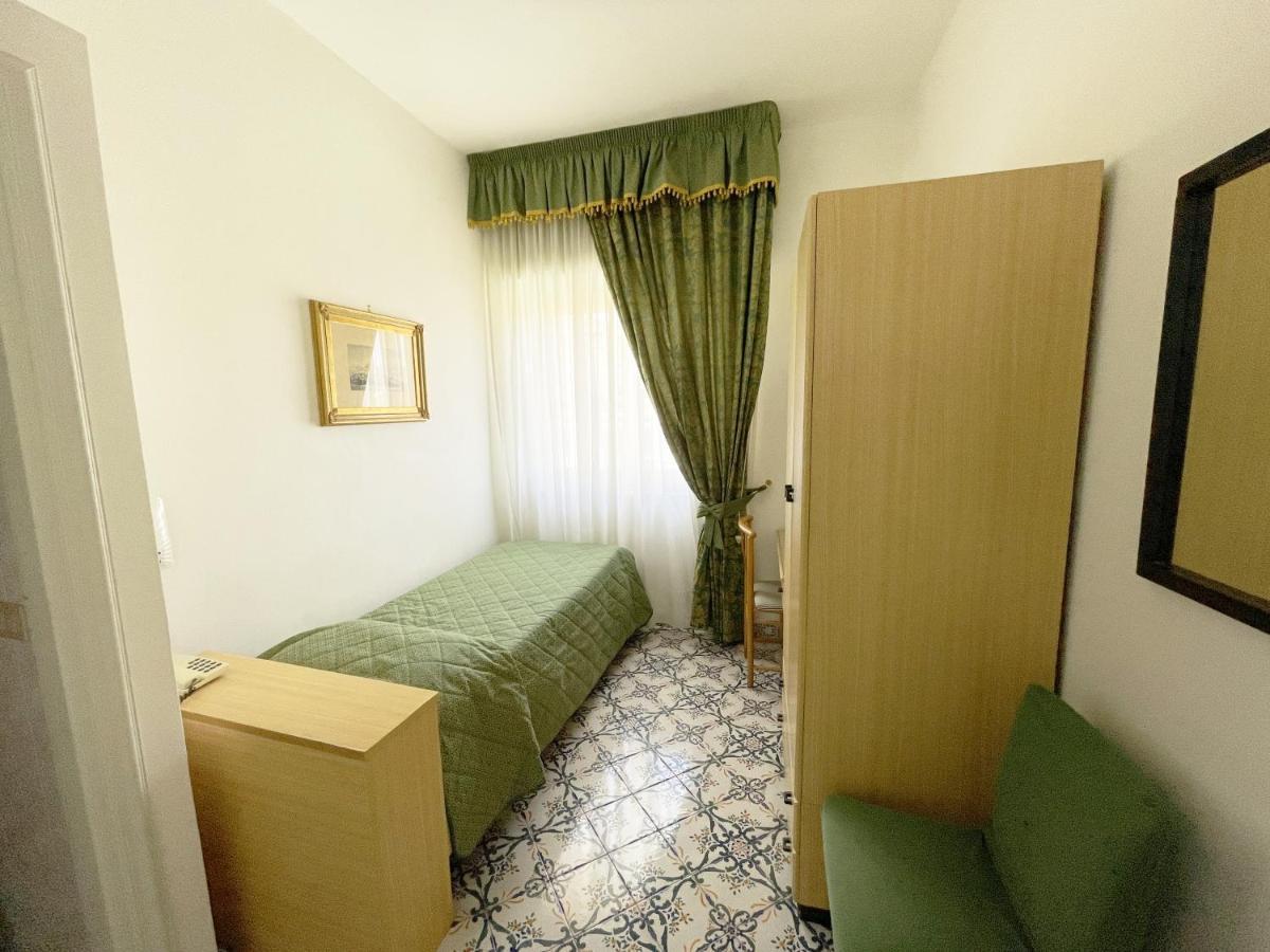 Hotel Reginella SantʼAgata sui Due Golfi Zewnętrze zdjęcie