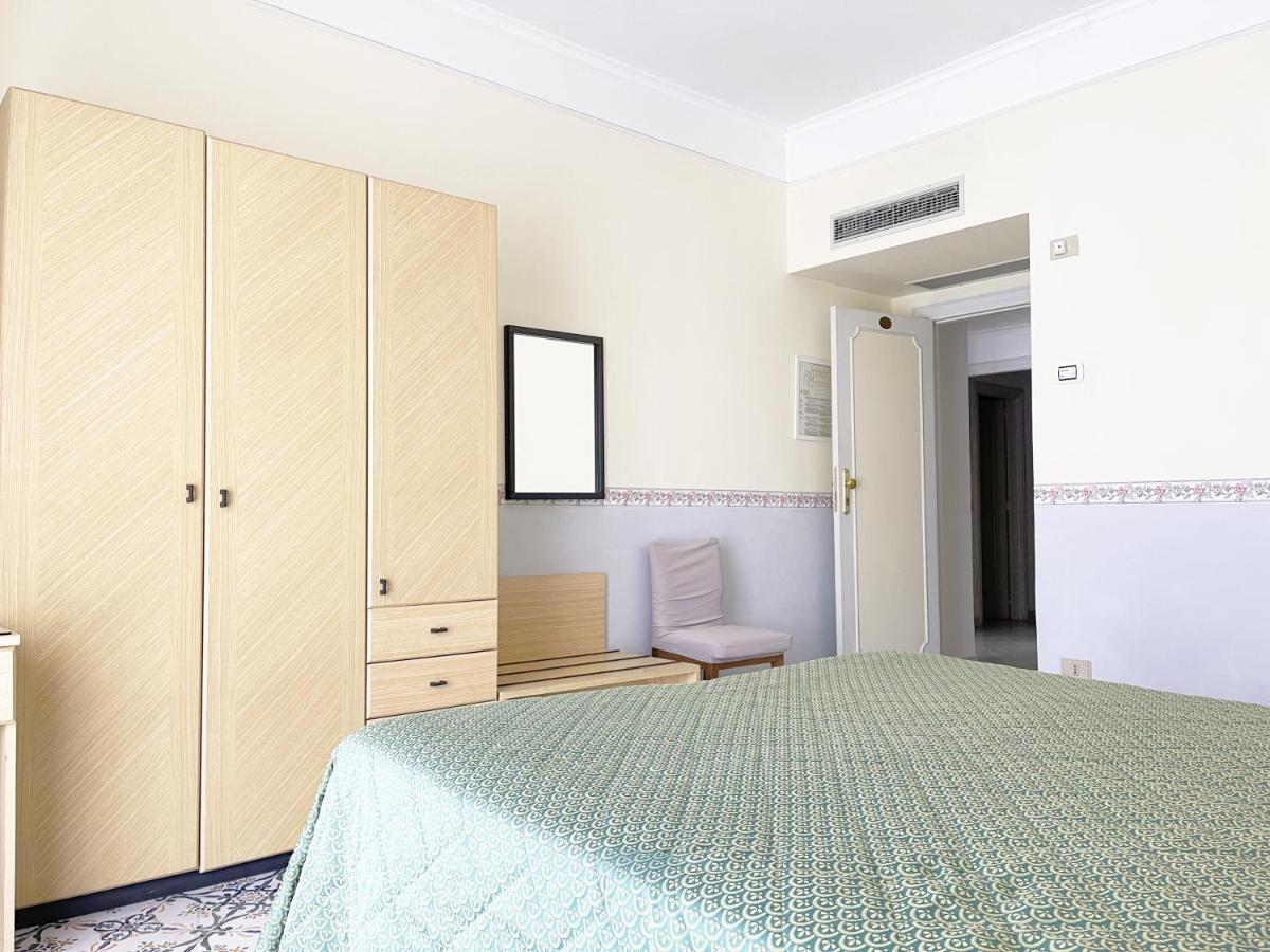 Hotel Reginella SantʼAgata sui Due Golfi Zewnętrze zdjęcie