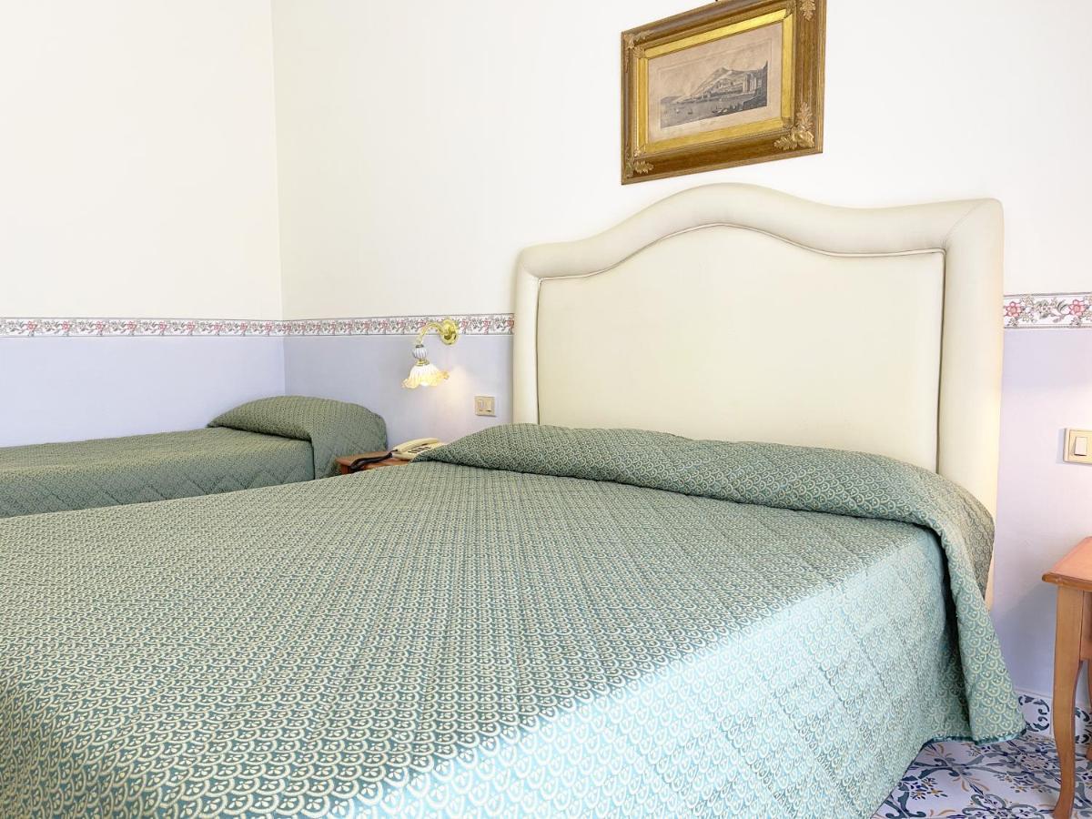 Hotel Reginella SantʼAgata sui Due Golfi Zewnętrze zdjęcie