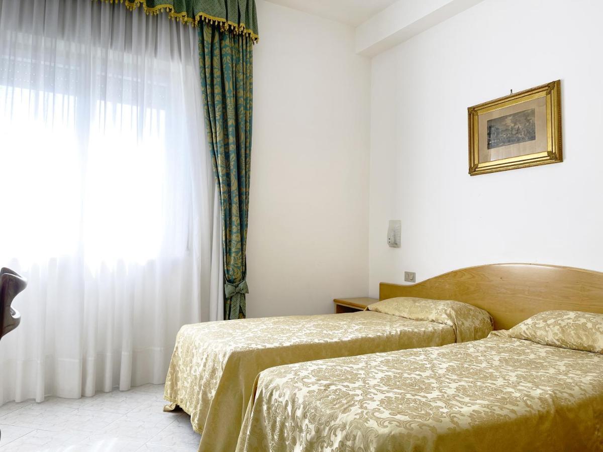 Hotel Reginella SantʼAgata sui Due Golfi Zewnętrze zdjęcie