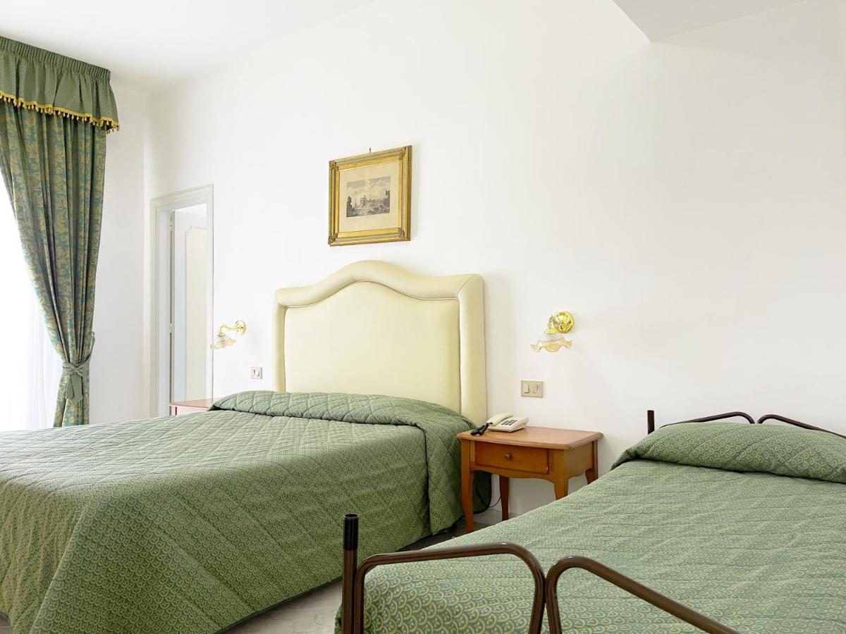 Hotel Reginella SantʼAgata sui Due Golfi Zewnętrze zdjęcie