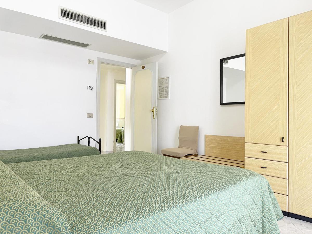 Hotel Reginella SantʼAgata sui Due Golfi Zewnętrze zdjęcie