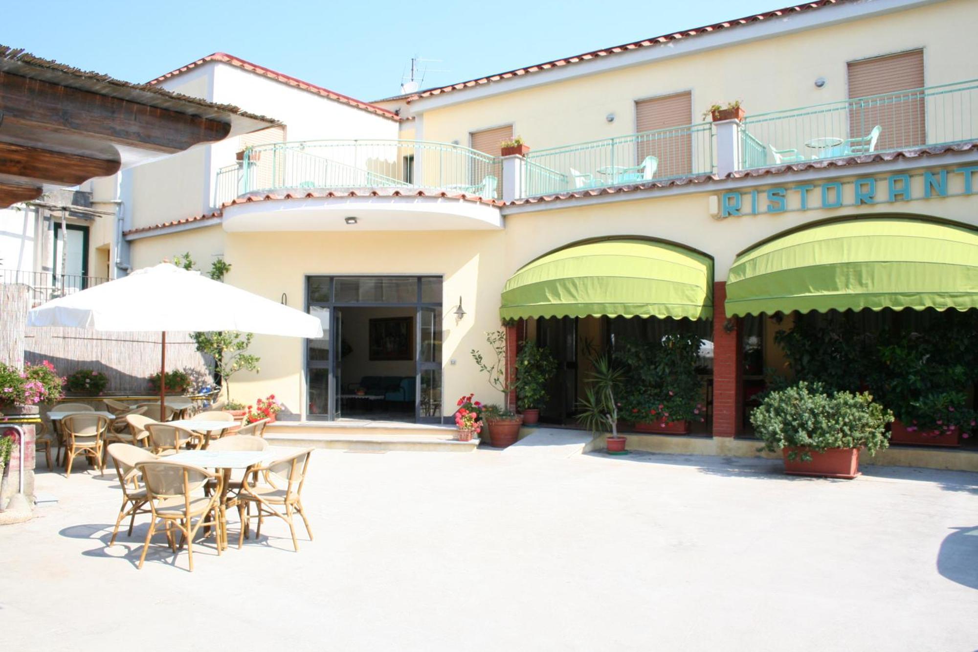 Hotel Reginella SantʼAgata sui Due Golfi Zewnętrze zdjęcie