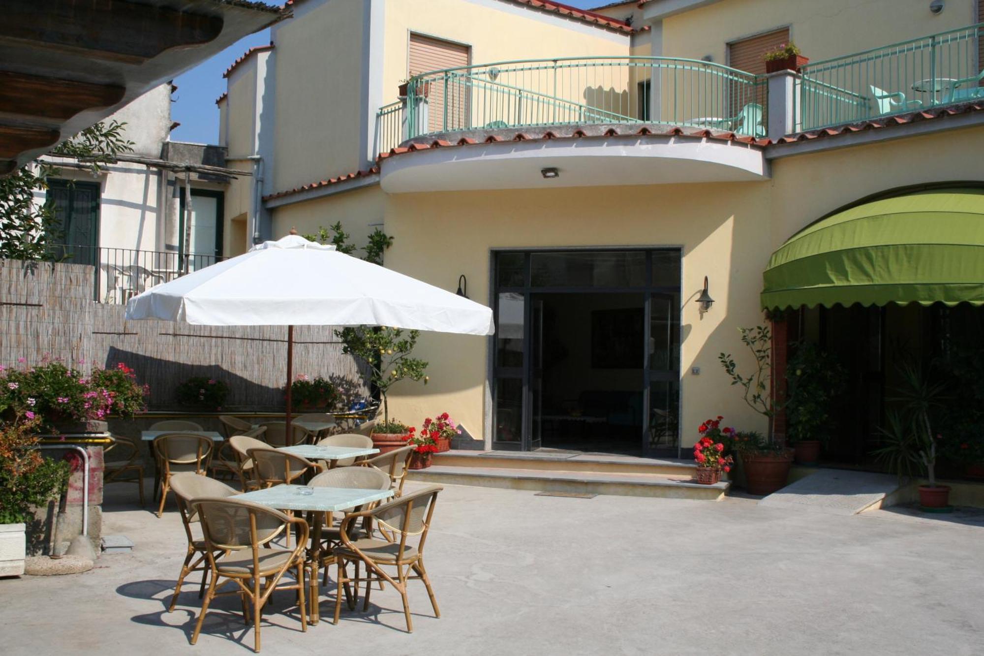Hotel Reginella SantʼAgata sui Due Golfi Zewnętrze zdjęcie